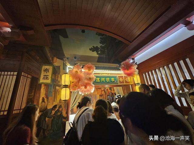 扬州中国大运河博物馆焕发生机与活力，人流络绎不绝，纷至沓来