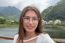 乌克兰姑娘远嫁中国，两年后带母亲来华，直言：上飞机就安全了图片