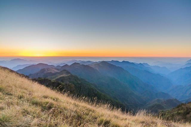秋日爬山徒步文案，这样发句句秒赞