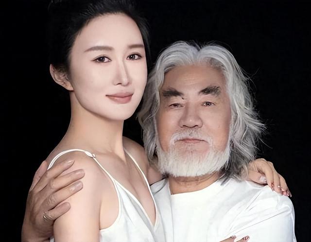 一个贪财一个好色？老夫少妻的“残酷”，在74岁张纪中身上应验了