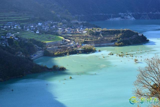 两江交汇碧波现