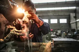 【代表委员履职故事】笔记本上，记满了职工的心声和期盼图片