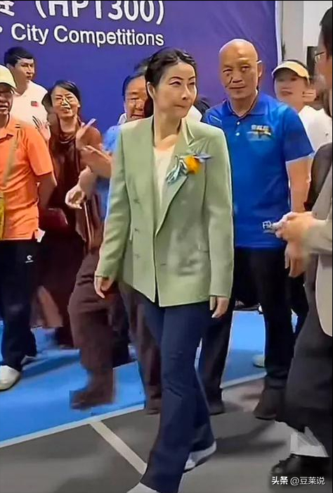 全网恭喜！45岁霍启刚又升职了，级别很高，妻子郭晶晶立了大功！