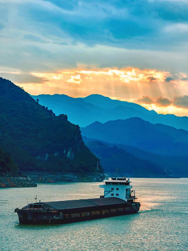 世纪游轮上的长江故事！随手拍都有戏