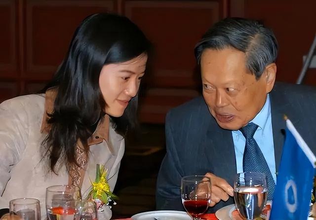 误会太深！直到杨振宁对翁帆的称呼曝光，才懂杨澜那番话含金量