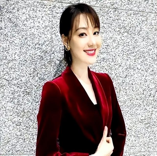 讨好大佬，陪睡上位，遭央视“开除”，她身上的谣言为何这么离谱