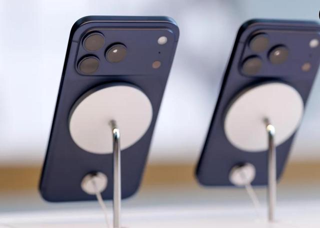 苹果AI绕远路？有ChatGPT风格应用，却只测不改Siri