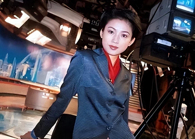 曾为著名央视主持人的王小丫，两次婚姻均未怀孕，如今成普通大妈