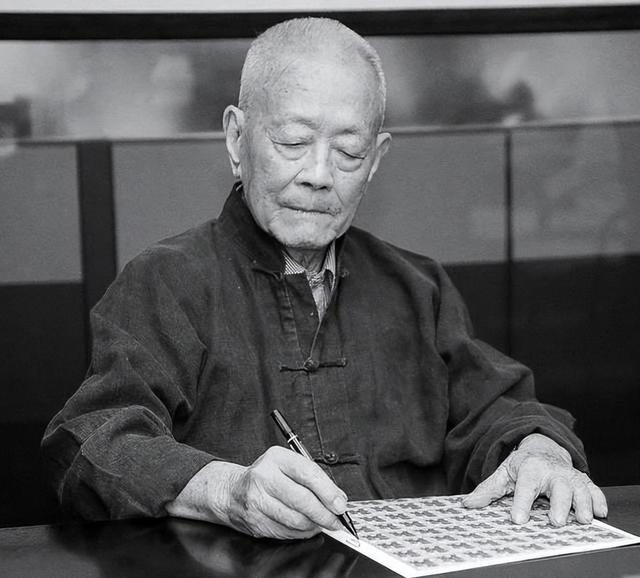 天安门为何不悬挂毛主席的照片，而是挂画像？主席画像师给出答案