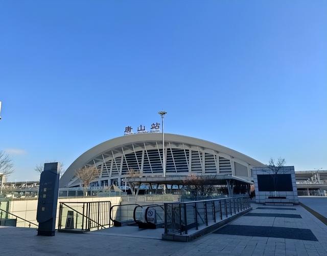 我是杭州人，去石家庄和唐山，不绕弯子讲：两地人气质完全不一样