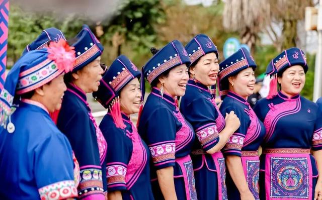 仫佬族最盛大的节日！广西罗城邀你这个周末来过依饭节咯~