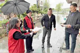 荆州区西城街道三义街社区党委书记、居委会主任李怡： “六邻”工作法为群众点亮“平安灯”图片