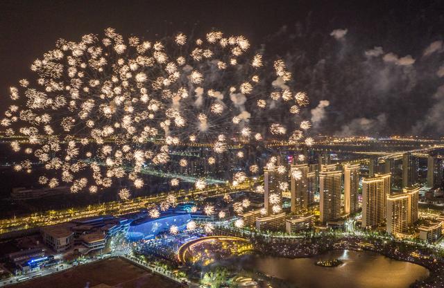 襄阳举办“鹿鸣邀约·银河之夜”七夕盛典 三地千人共度浪漫之夜