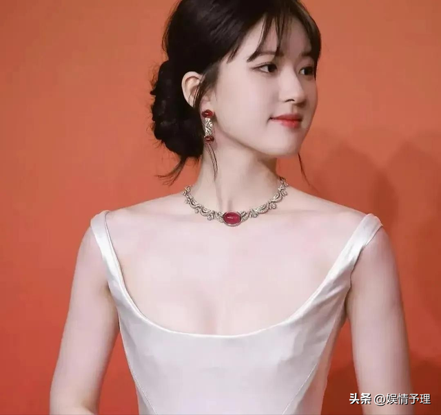 陪睡陪玩只是冰山一角，明星爆出的娱乐圈内幕，是一个比一个荒唐