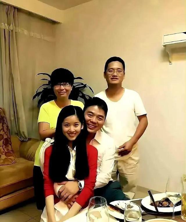 亲情重要还是金钱重要？就算如今的刘强东，面对儿子时也充满遗憾