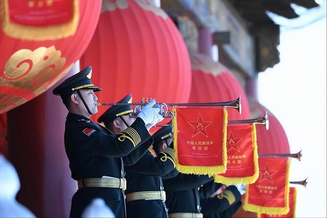 天安门旗台上为什么要安装空调？凉风根本吹不到士兵，看完才明白