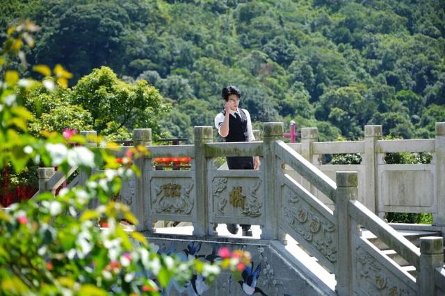 心动了无数次！男神@故里 领衔花美男舞动观音山，浪漫指数爆棚