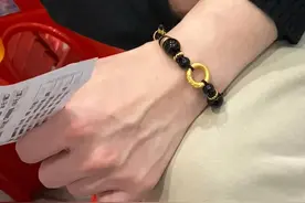 中年男人戴手串时，牢记“4戴4不戴”，低调有品，既时尚又不张扬图片