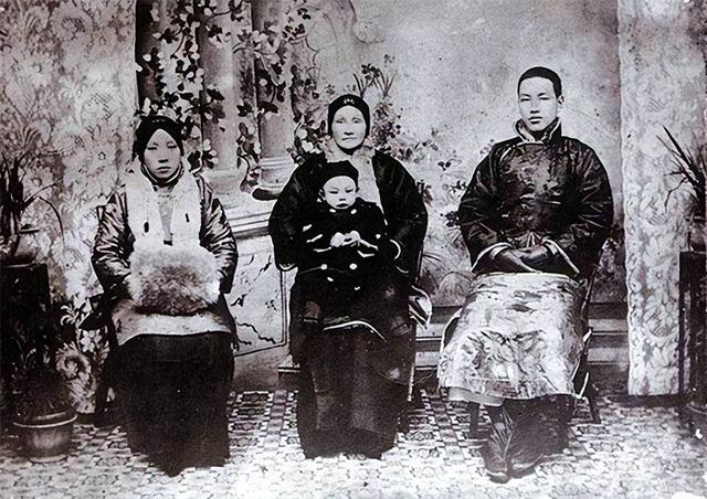 86年，浙江一尼姑还俗，嫁45岁富商，生下一子致中国至今无法统一