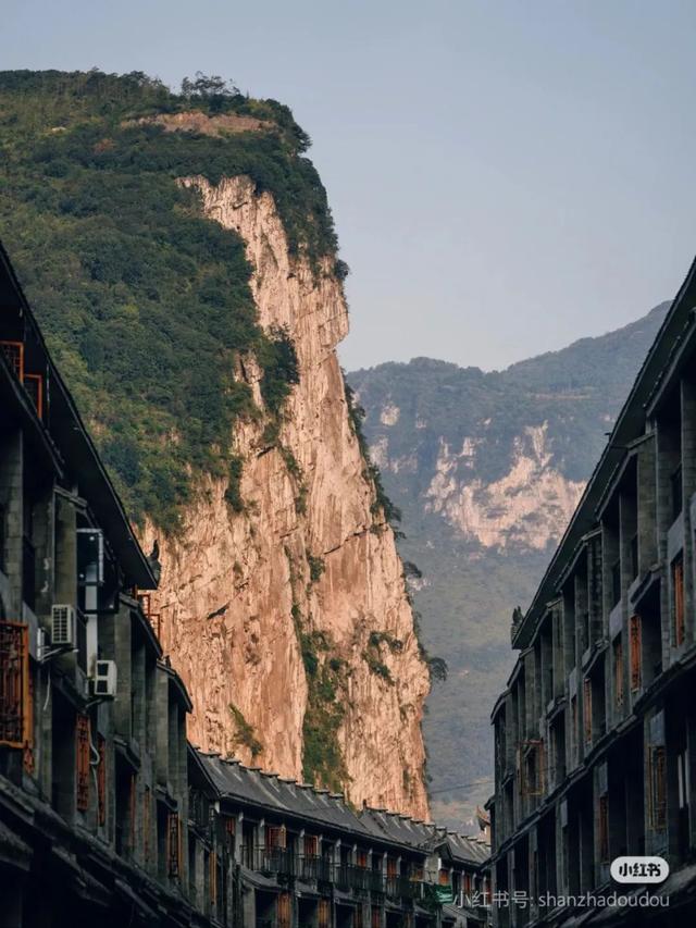 8月去正好！央媒点赞最美避暑地！小众秘境美如瑞士