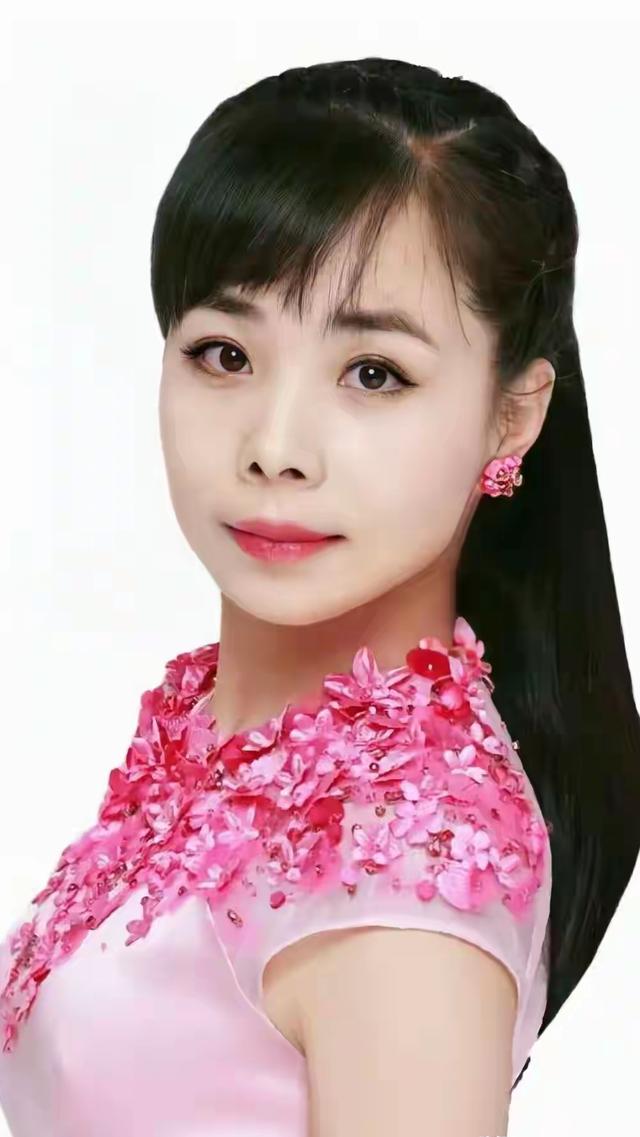 王二妮和王小妮，姐妹花：写真欣赏。