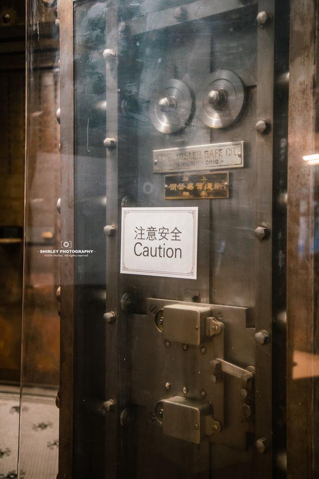 外滩百年大楼开放，过去富人们的金库不再神秘，重重机关固若金汤