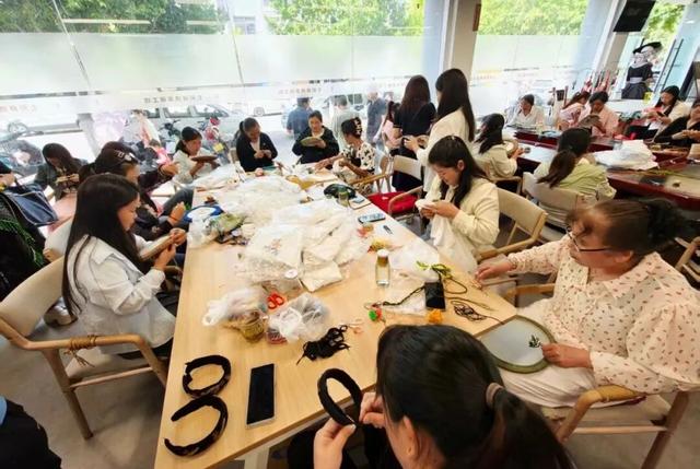 17.1 亿曝光！楚雄彝绣刷屏全球，解锁文旅融合新玩法