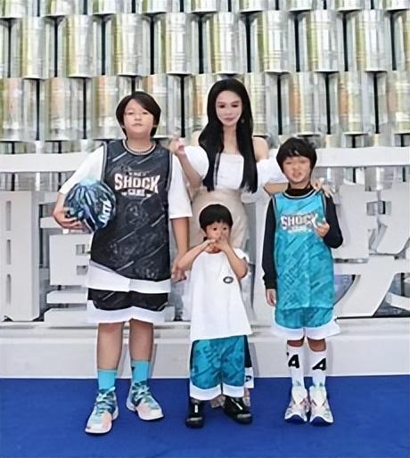 里子面子都没了！赔光2亿后	，妻子深夜亲手撕下邹市明最后的体面