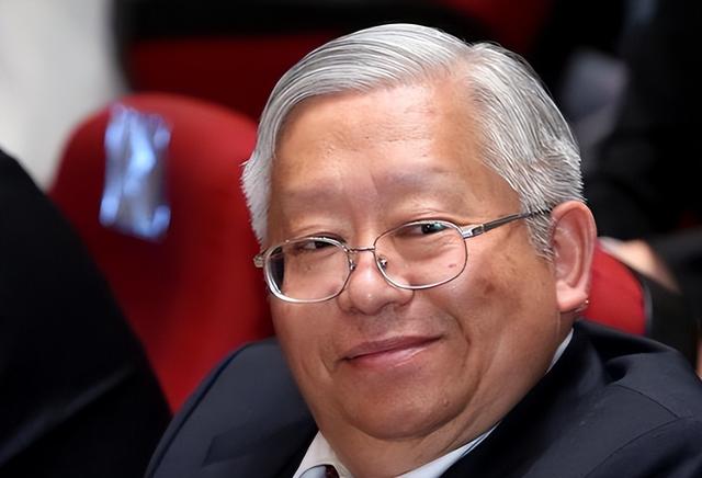 75岁芯片大佬潜逃美国！带核心技术机密，中国半导体经济警报拉响