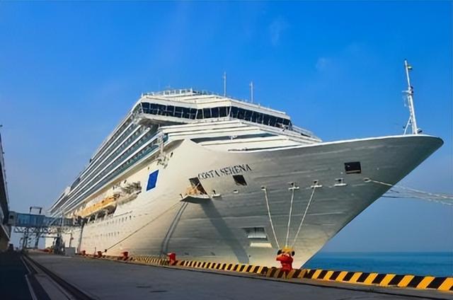 国际邮轮围剿中国市场，瞄准老年客群收割，水价暴涨6倍赚黑心钱