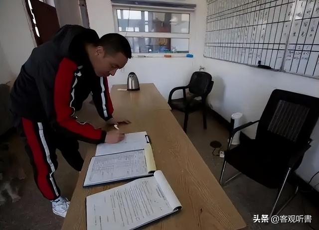 “接尸人”王亮：两年接2000具遗体，带护身符上班，最怕一种尸体