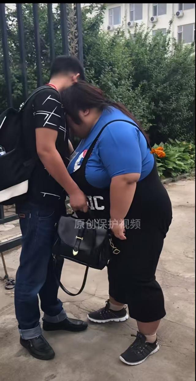 浙江校花被丈夫喂到330斤，睡塌两张床后已明白绝地需要反击！