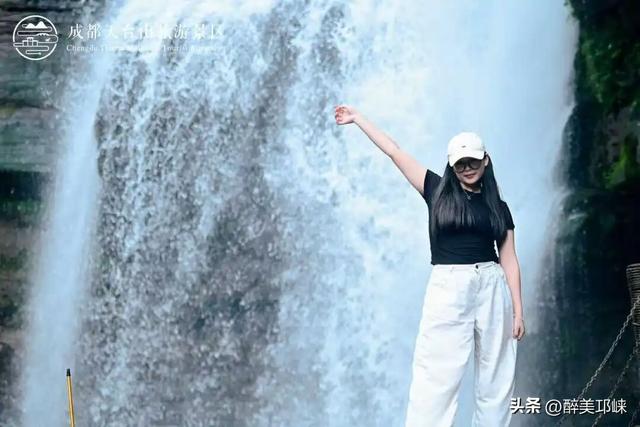 放春秋假啦！成都天台山旅游景区免门票→