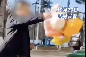 高校餐饮公司将学生外卖扔垃圾桶，还辱骂殴打学生？校方：必须道歉！图片