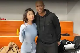 球星马布里真幸福，不仅拿到了中国绿卡，还找了个湖北姑娘做女友图片