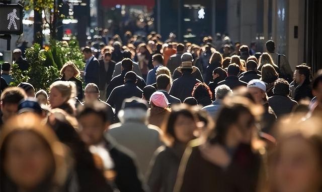 若不搬走这“三座大山”，我国人口总数，将在2056年被美国反超