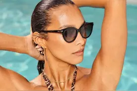 超模莱斯·里贝罗穿豹纹比基尼 身材火辣性感迷人图片