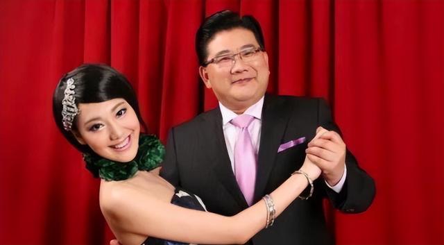 私生活混乱、被央视开除、陪睡上位？王冠身上的标签究竟有多离谱