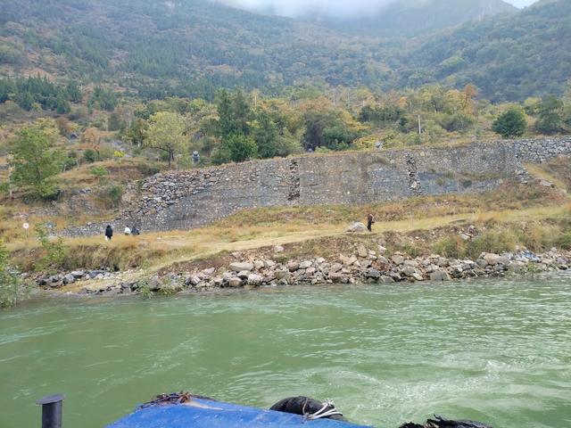 鄂渝行第四天（上）：小红船换小白船，从巫山到巴东