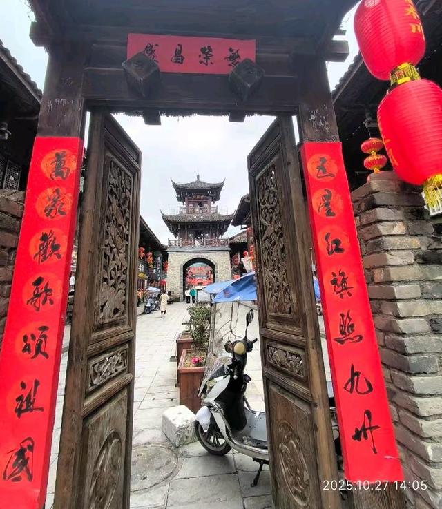 游览汉中市的青木川古镇