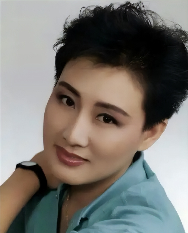 没想到，63岁张凯丽，因九三阅兵上的一个动作，再次实现口碑暴增