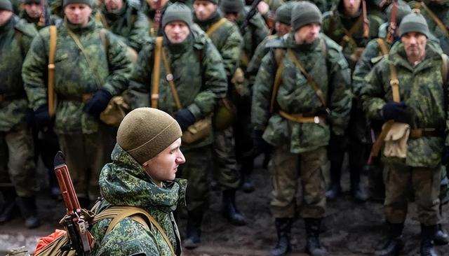 俄罗斯兵源告急，士兵纷纷逃避战斗，普京如何应对这一危机？