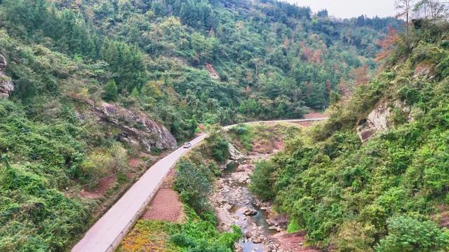 乡间行记：驱车穿行插腊村到岳溪镇，在弯弯山路中找回遗忘的时光