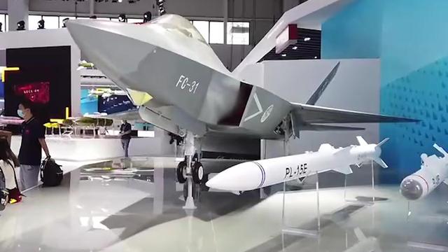 歼35前身曝光！FC31鹘鹰横空出世，抄底美军F35，全靠这群年轻人