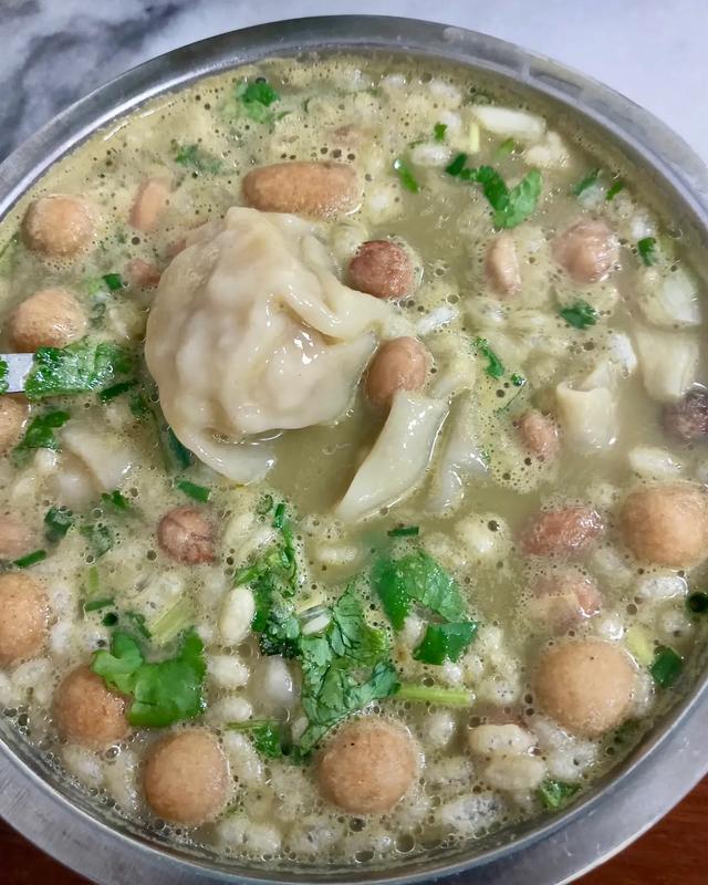 跟我老妈去广西旅游，发现广西这个美食真的很奇特，不过很好吃！