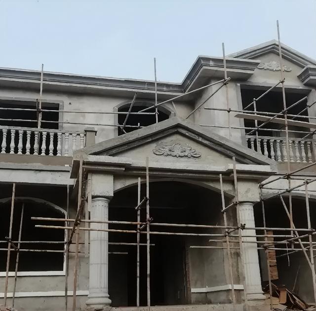 活久见！四川35岁小伙住山洞，不工作不结婚不生娃，月销才300块