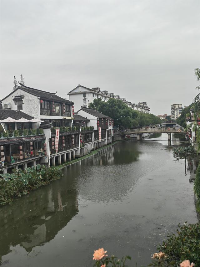 七绝 游上海七宝古镇