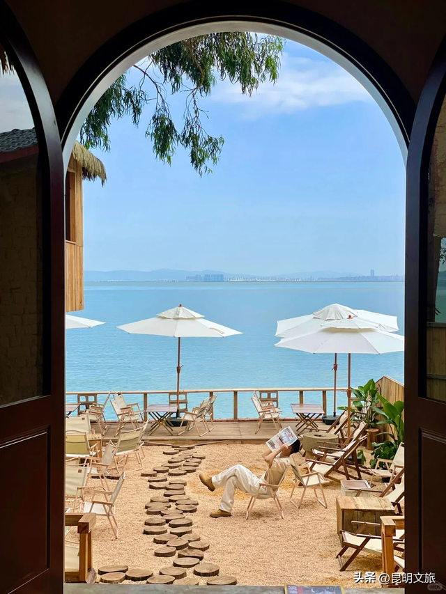 在窗边收藏一整片滇池！海晏村绝美咖啡馆推荐，快码住→