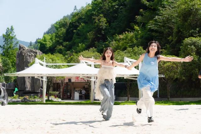 金佛山邀重庆工业职业技术大学（南川校区）全校师生解锁山水美景~