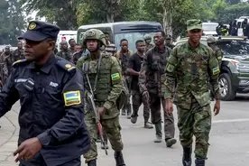 突然遇上硬茬，288名西方雇佣兵投降：非洲黑人军队打出东方战术图片